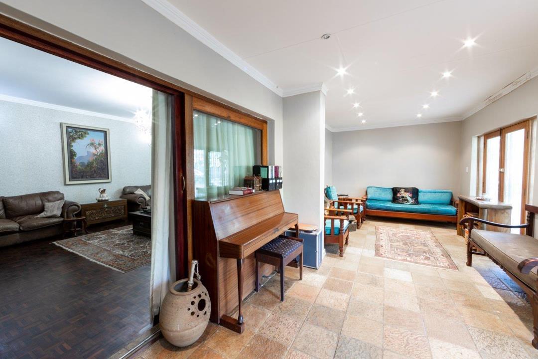 5 Bedroom House