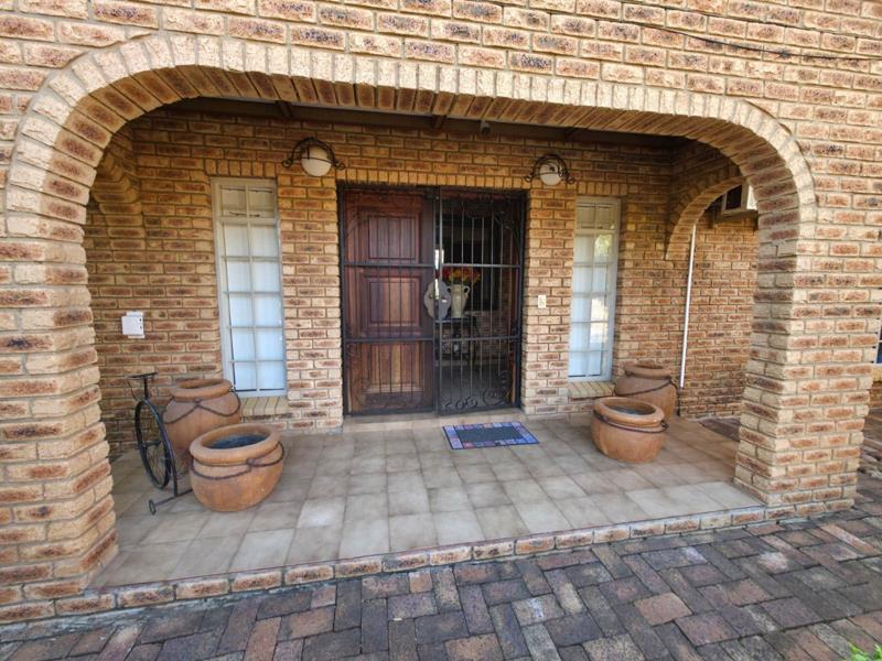 6 Bedroom House