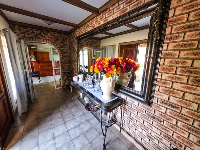 6 Bedroom House
