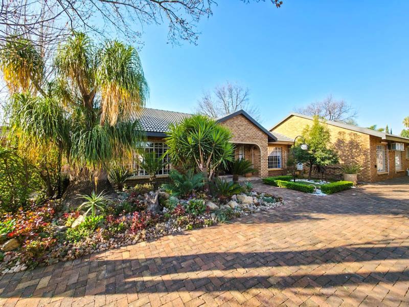 6 Bedroom House