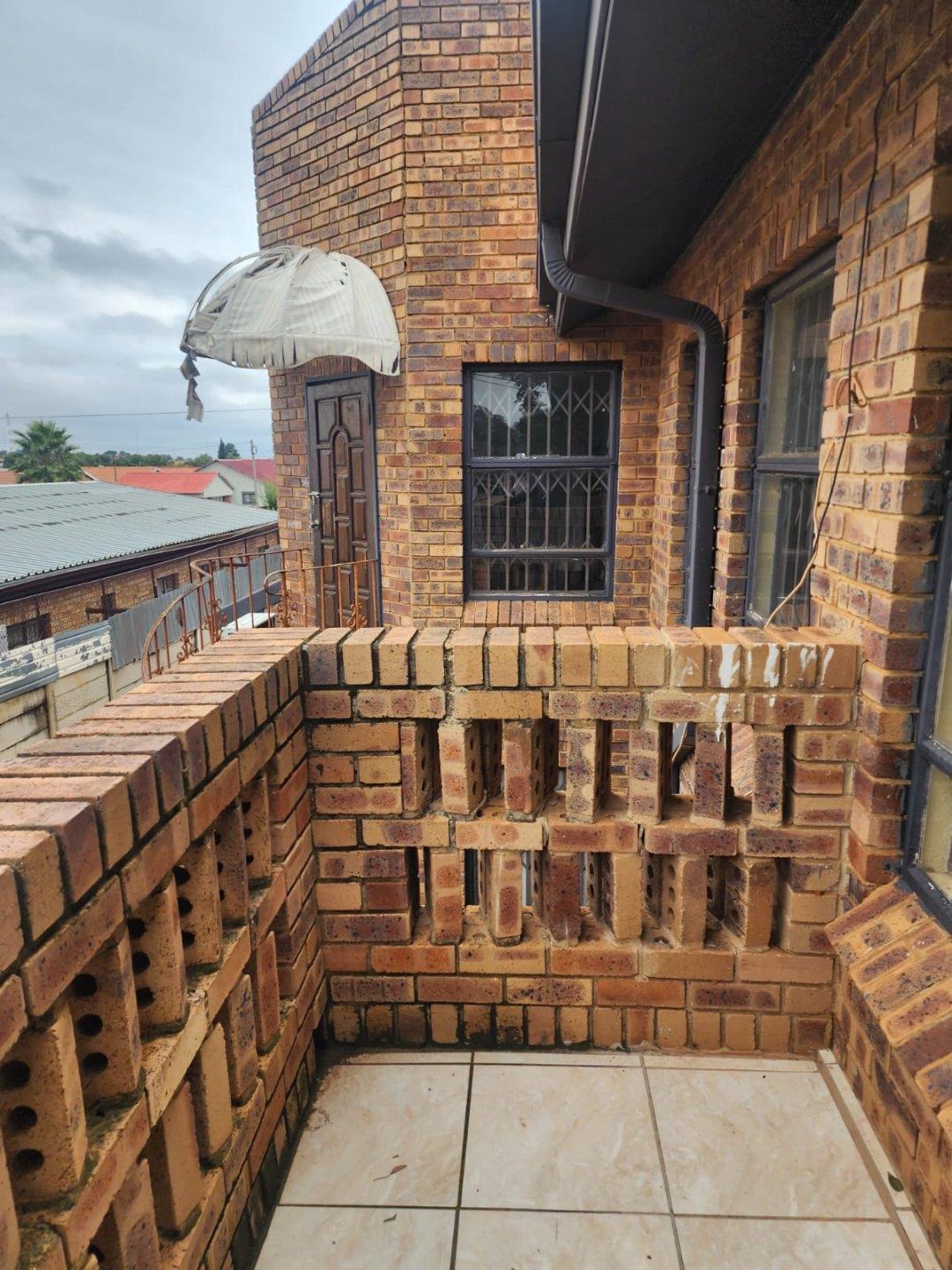 6 Bedroom House