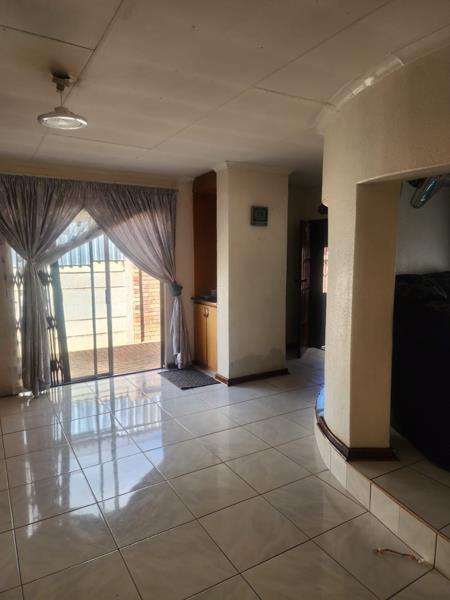 6 Bedroom House